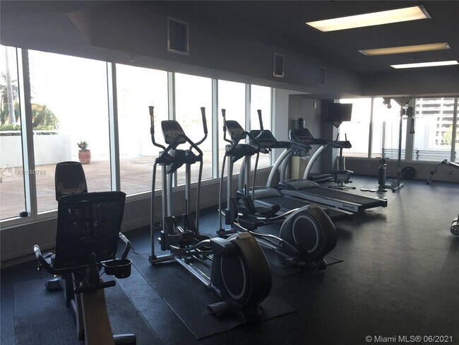 Building Photo - 275 NE 18th St