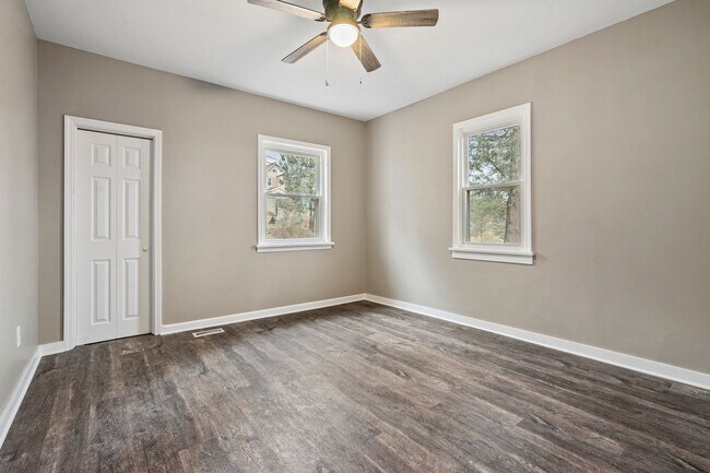 Building Photo - Recently Renovated 4 Bedroom Home in Swissvale - Available in March