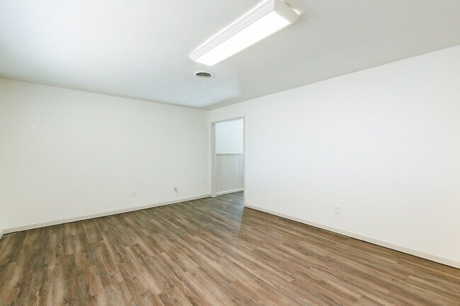 Building Photo - Newly remodeled 3/2/2 in north Lubbock!  M...