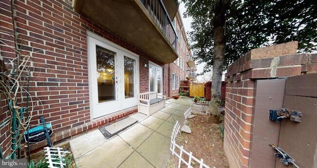 Building Photo - 801 S Pitt St