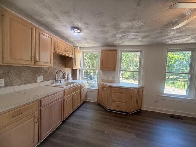 Building Photo - 416 Middleboro Ave