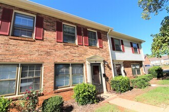 Building Photo - Renovated 2 Bedroom Townhome by the Light ...