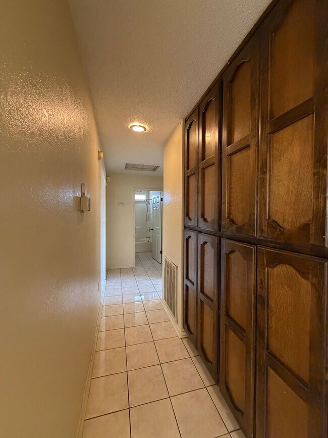 Building Photo - 3 Bedroom 2 Bathroom House with 2 Car Garage Located in Lenwood