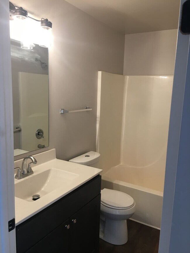 Building Photo - 238 N George St