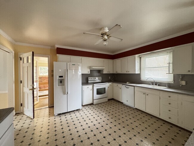 Building Photo - 1032 Belmorrow Dr