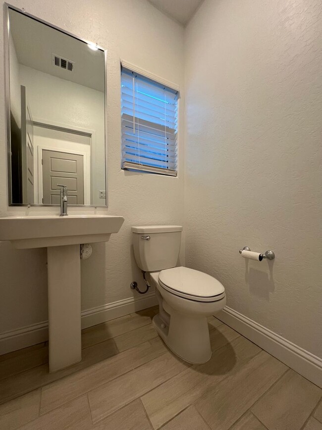 Building Photo - Beautiful Lennar 4-Bedroom Home with Resor...