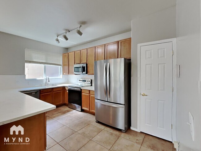 Building Photo - 5733 E Bellow Ln