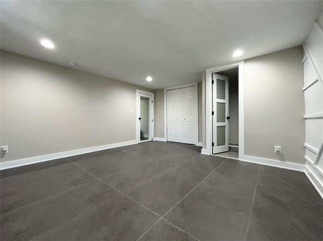 Building Photo - 1187 Lynmoor Dr NE