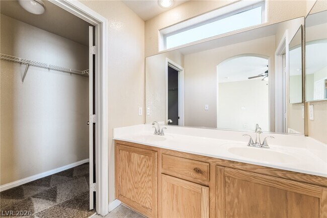 Building Photo - 1160 Blue Magenta Ave