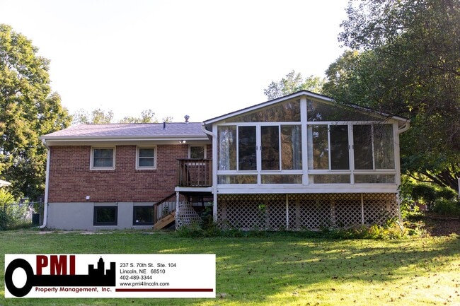 Building Photo - 8030 N Hazelwood Dr