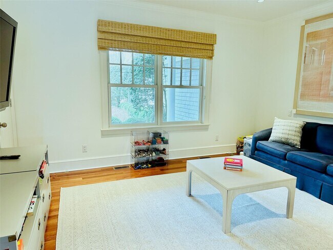 Building Photo - 49 Midhampton Ave