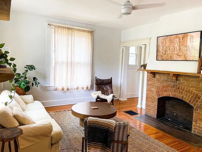 Building Photo - STUNNING BEECHMONT HOME WITH SOLAR PANELS ...