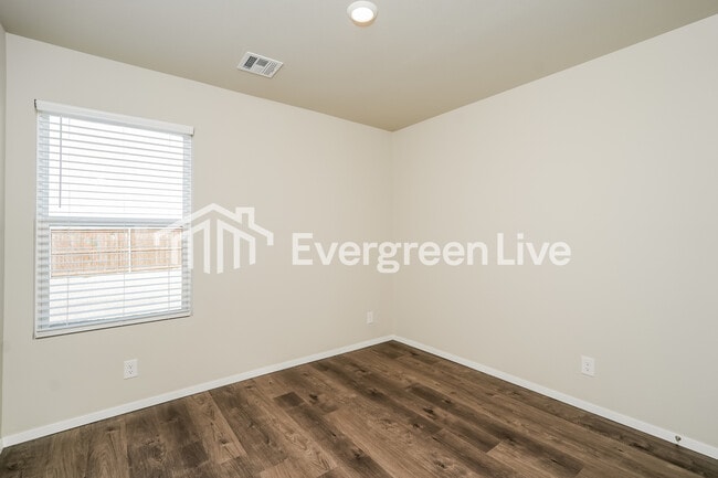 Building Photo - 10105 E King Pl