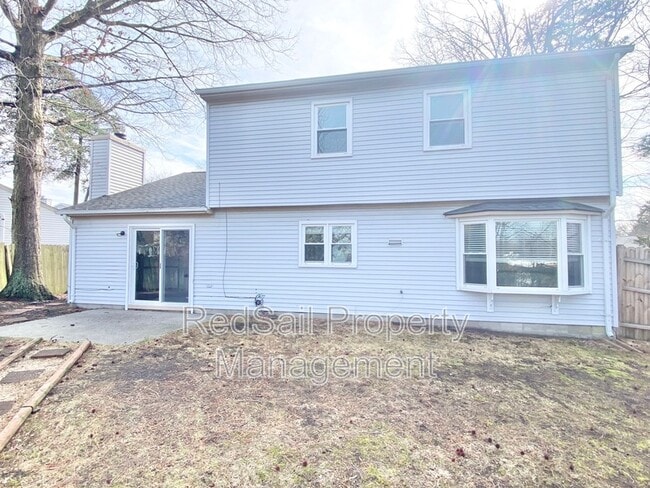 Building Photo - 14 S Lake Cir