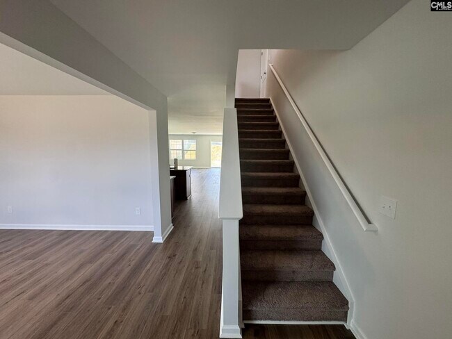 Building Photo - 3042 Hallsdale Dr