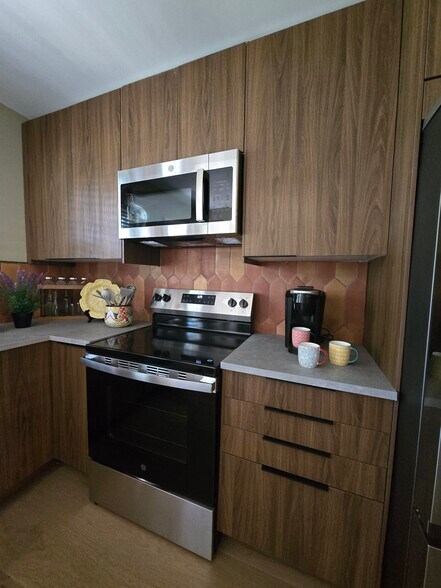 Building Photo - 1751 Pinckney Park Dr