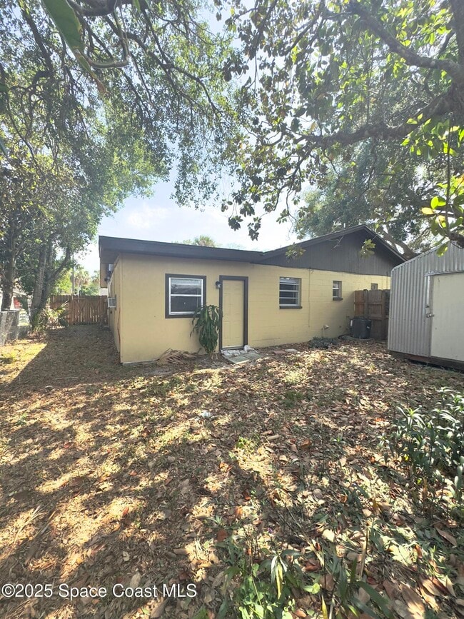 Building Photo - 2466 Uranus Dr