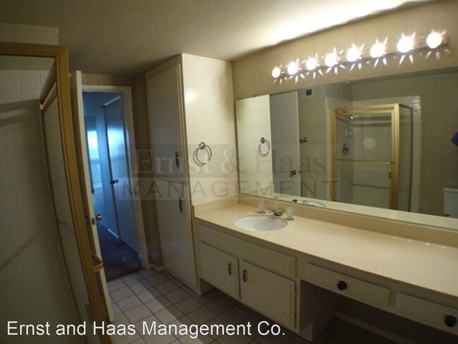 Building Photo - 2 br, 2 bath House - 2510 E. Willow  St. #204