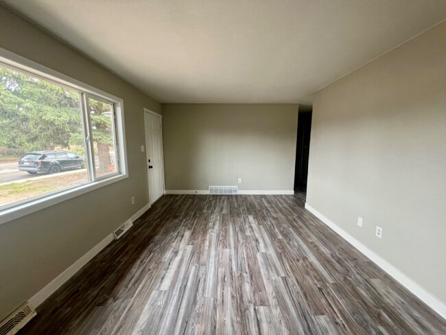 Building Photo - 5002 Maple Way