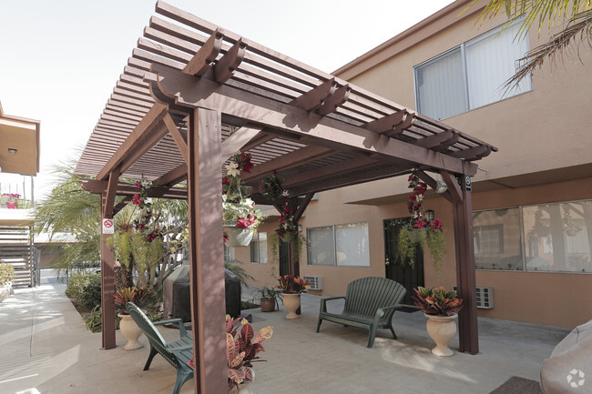 Building Photo - Villa Del Sol Apartments
