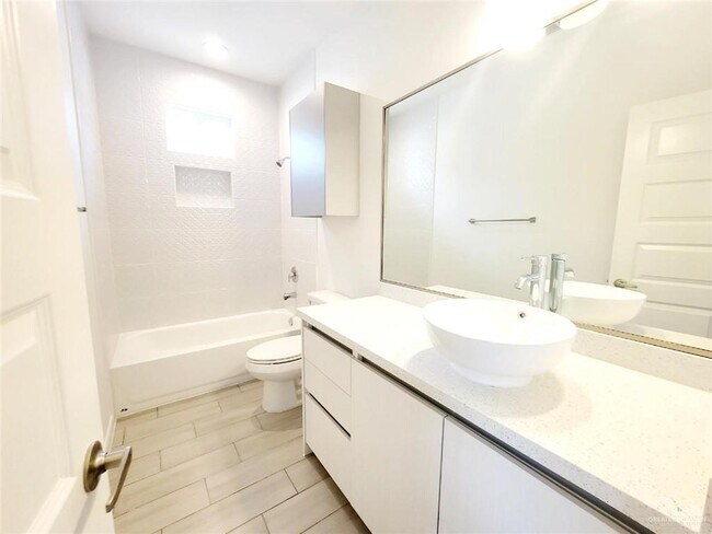 Building Photo - 13 South Dr