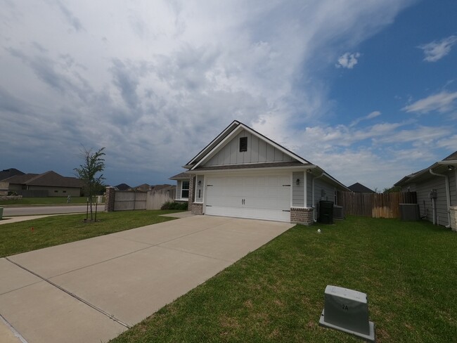 Building Photo - 1901 Cambria Dr