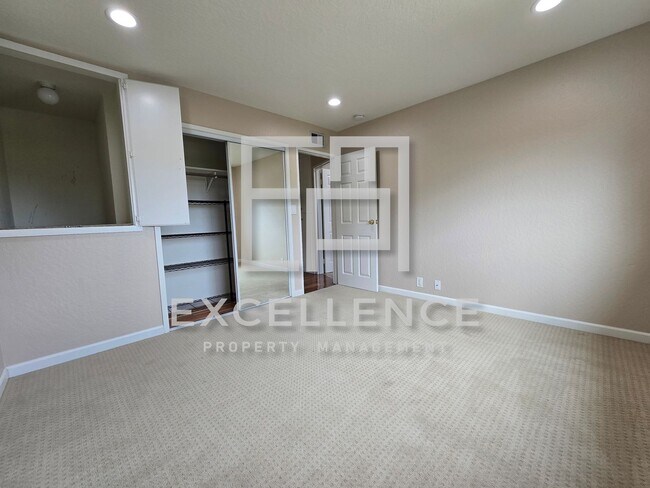 Building Photo - Beautiful 3/2.5 Home With 2 Fireplaces, Updated Kitchen, Spacious Yard and Covered Patio