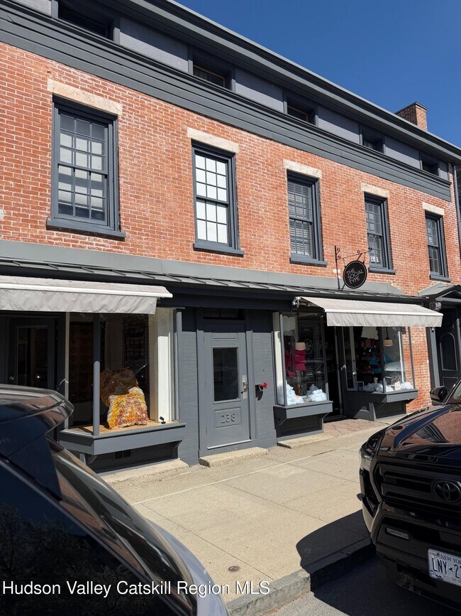 Building Photo - 238 Warren St