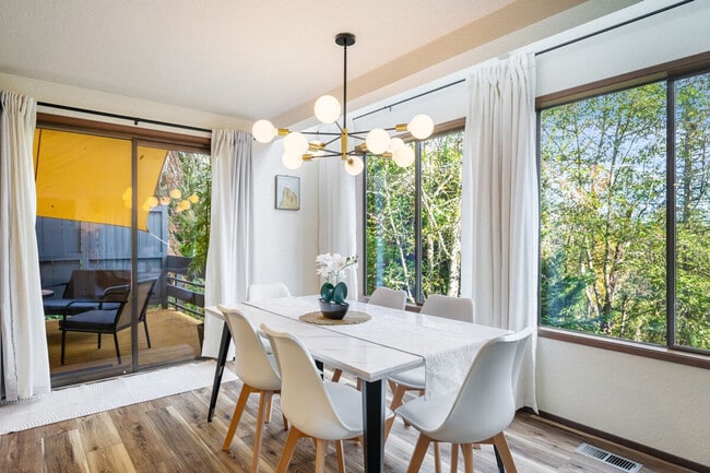 Building Photo - 5504 NE 190th St