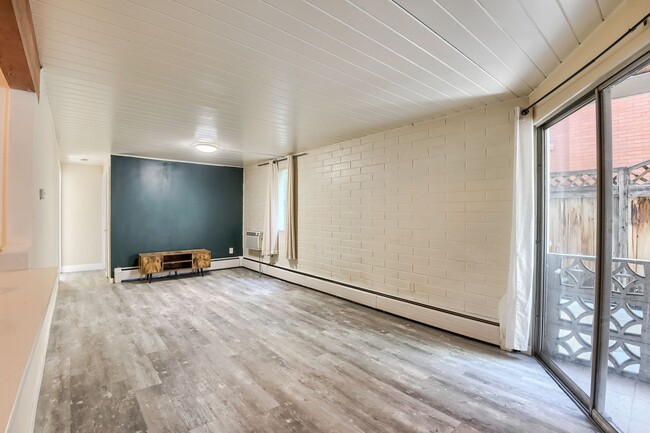 Building Photo - 2 Bedroom condo in Denver