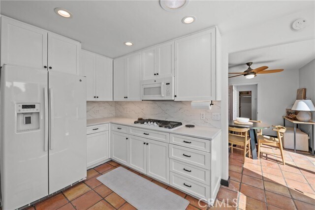Building Photo - 642 S Mountain View Dr