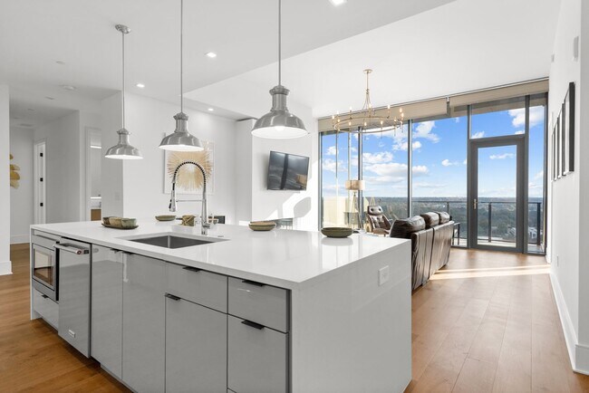 Building Photo - Premier Penthouse Suite at Seven 88 West Midtown-