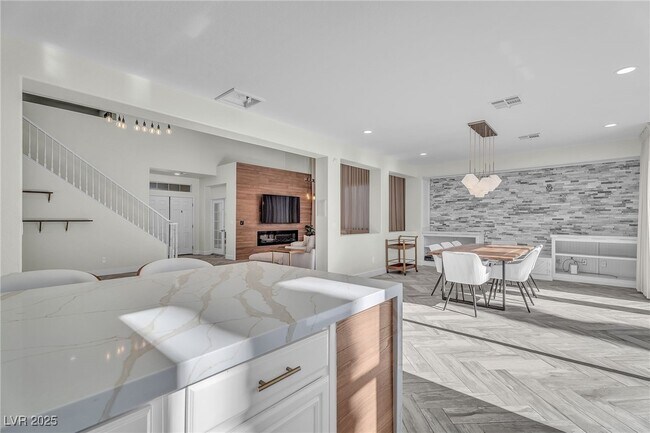 Building Photo - 9885 Shadycrest Ct