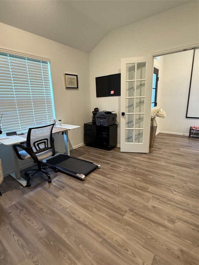 Building Photo - 3618 Oakvale Dr