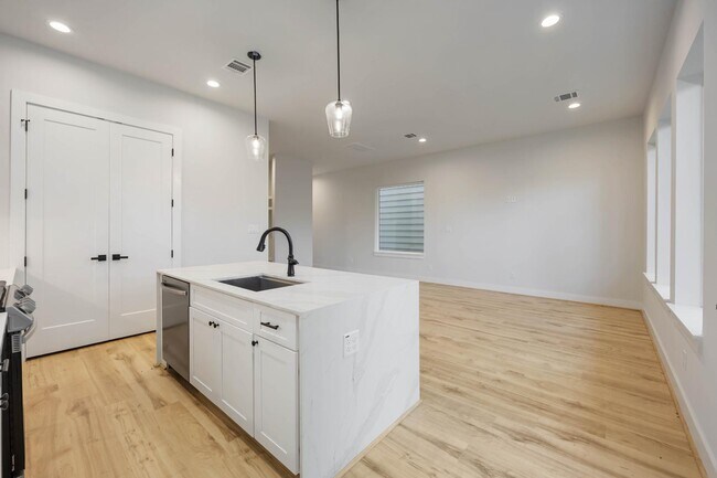 Building Photo - 6124 Campo Vista Dr