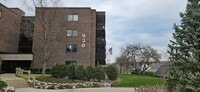 Building Photo - 930 Taylor Dr