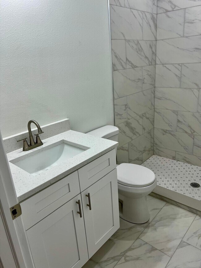 Building Photo - 691 San Filippo Dr SE