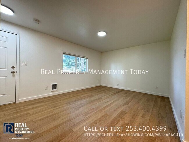 Building Photo - 7619 Douglas St W