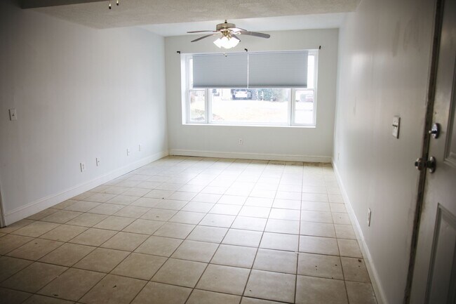 Building Photo - 5bd home!