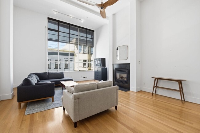 Building Photo - 520 6th St