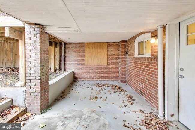 Building Photo - 628 Madison St NW