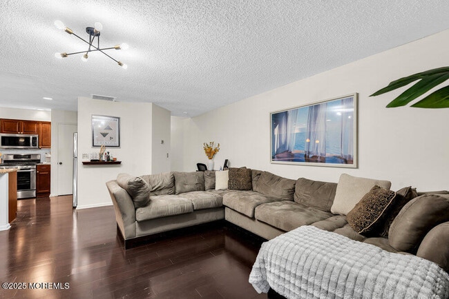 Building Photo - 29 Shore Dr