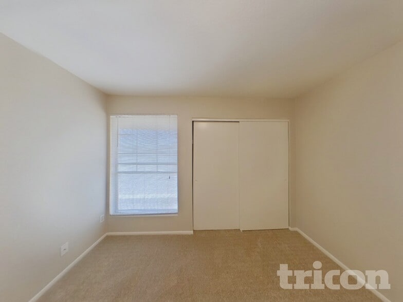 Building Photo - 5 N 131st St