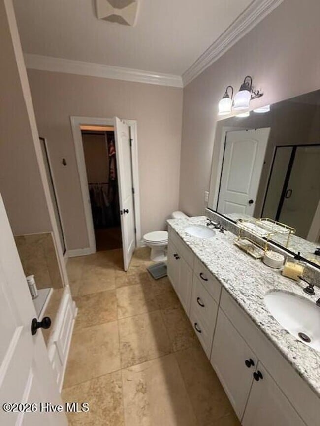 Building Photo - Charming townhome in private gated community