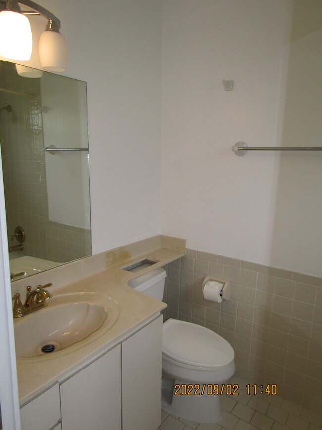 Building Photo - 736 Cadiz Rd