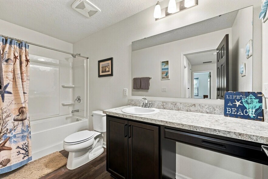 Building Photo - 455 Overpool Ave