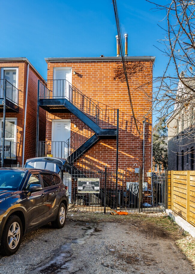 Building Photo - 807 S Claremont Ave