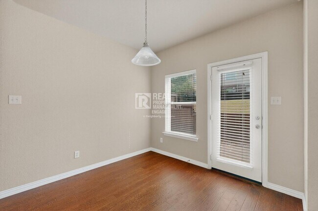 Building Photo - Modern Plano Townhome in Frisco ISD Available for Rent