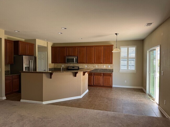 Building Photo - Large Wingfield Springs Home in cul-de-sac...