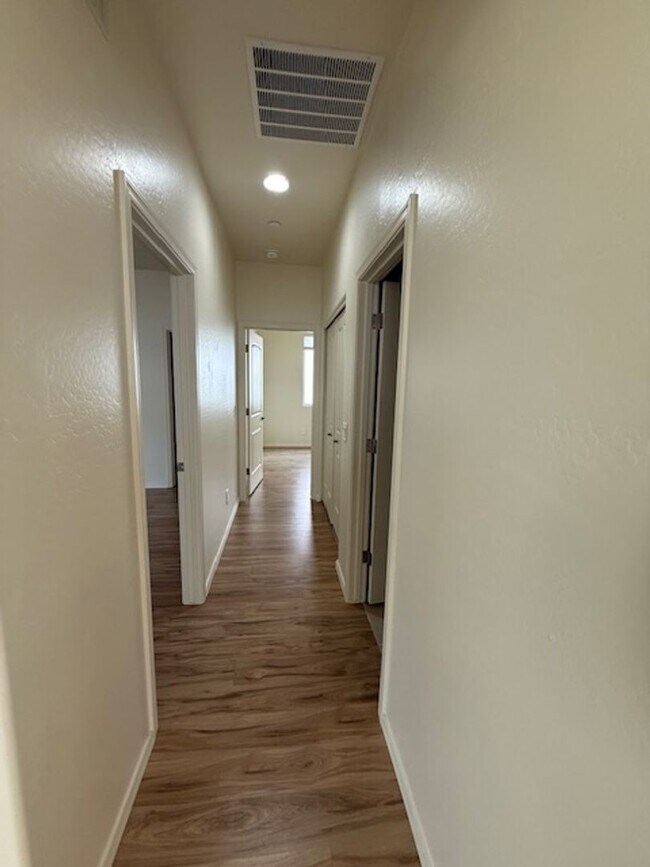 Building Photo - Price Reduced!! 3 bed 2 Bath in The Villas on Elm Contact Property Pros Property Management